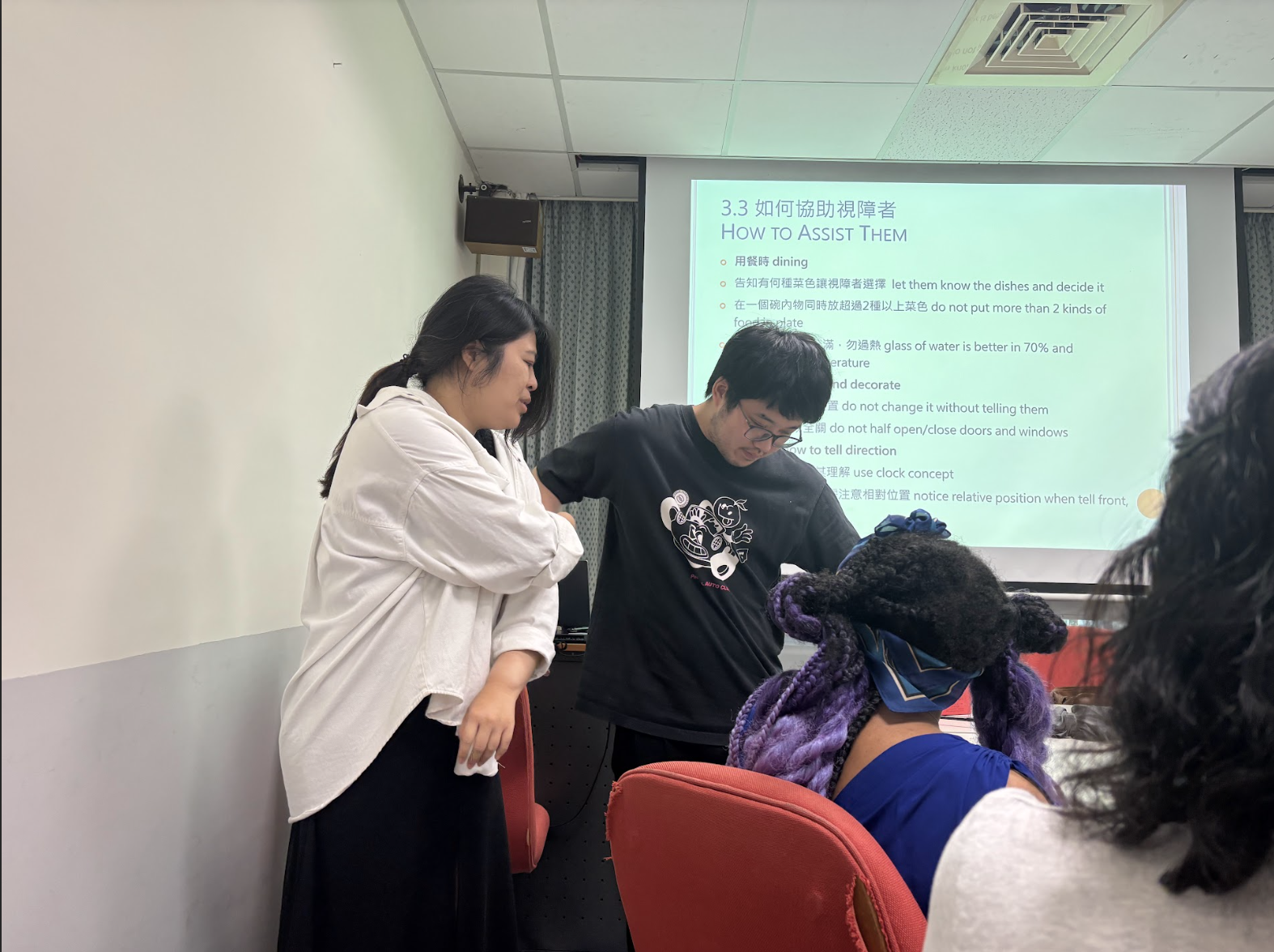 Chi-Ru Wu demonstrates how to use a white cane.isual impairments.